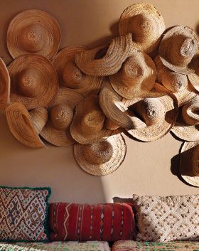 Amouage-Taghazout--chapeau-en-raphia